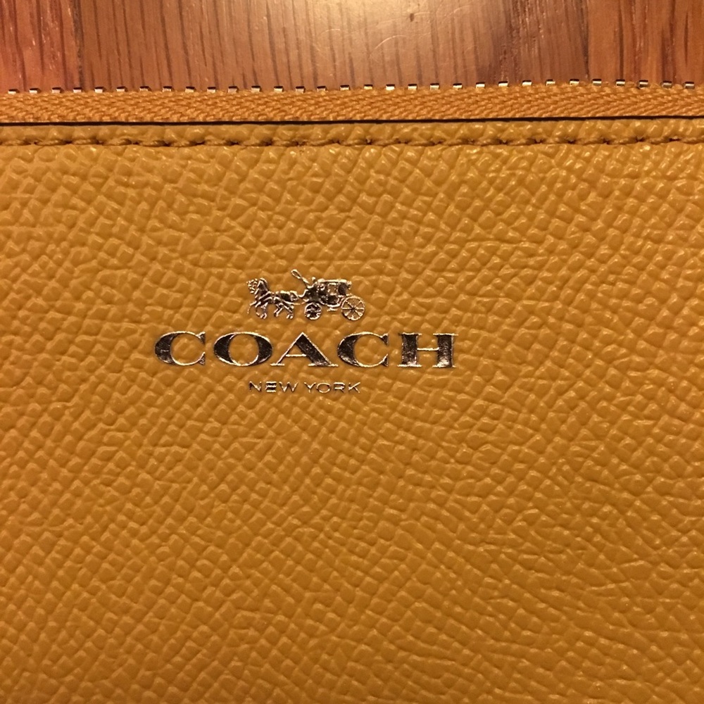 New with tag Coach Wristlet Wallet mini bag NWT 🎁 - Picture 6 of 7